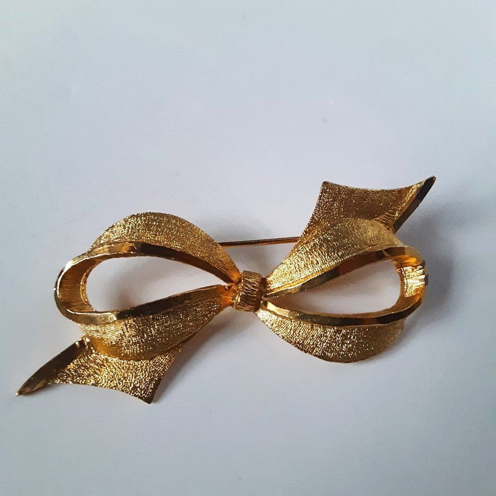 Vintage Costum Jewelry Gold Tone Bow Large Brooch